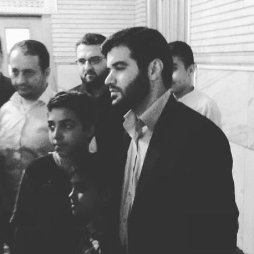 میثم مطیعی پشت سر مرقد مولا