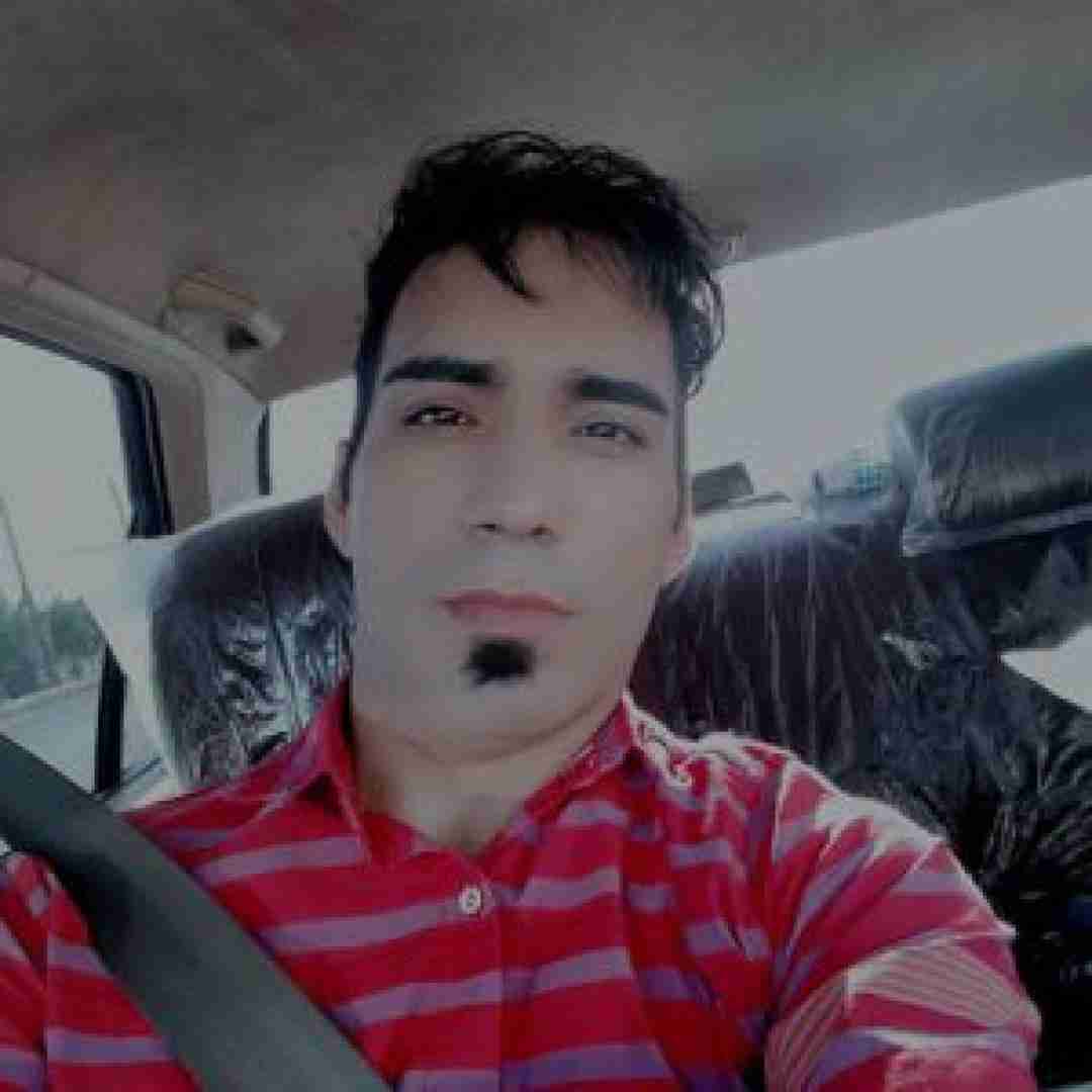هومن پناهی روسری ن سر کرد سر جومه آبی
