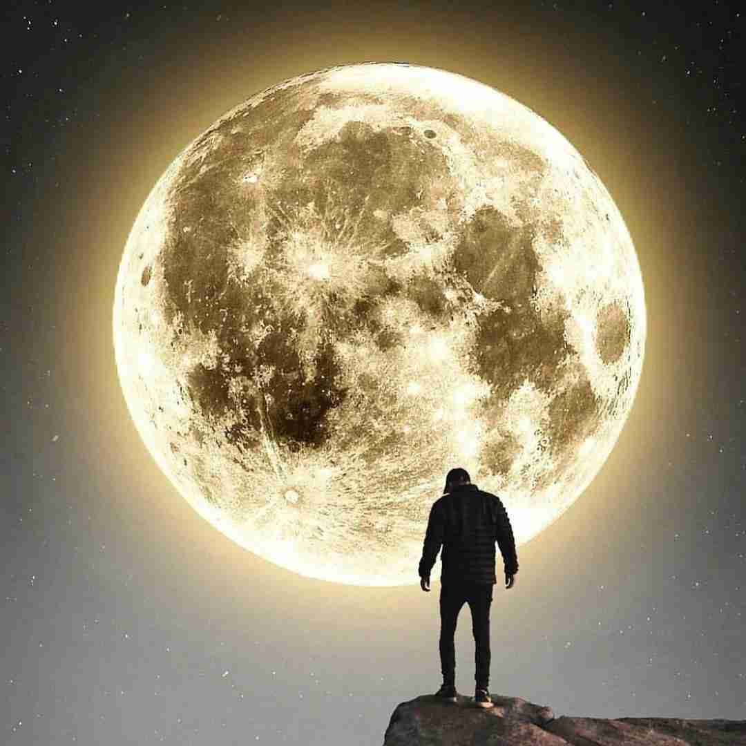  شبی تاریک با برف و باران دلم مینالد هی