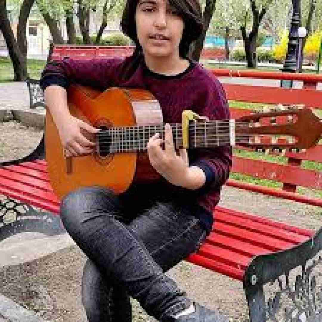 اهورا ابوالحسنی ته سره ته سره یک خال موره