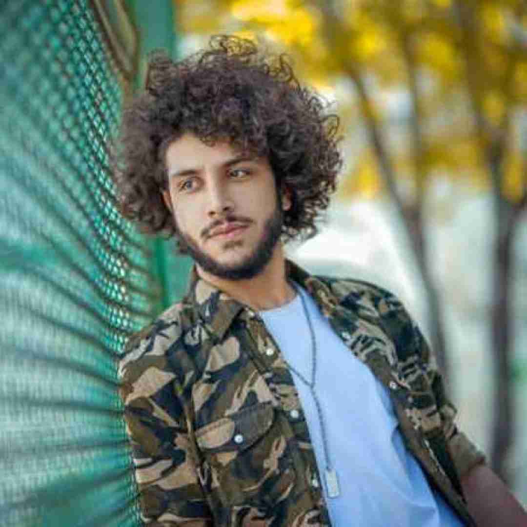 احسان دریادل بعد تو درگیر درد میشم سردردام مثل جزر و مد میشن