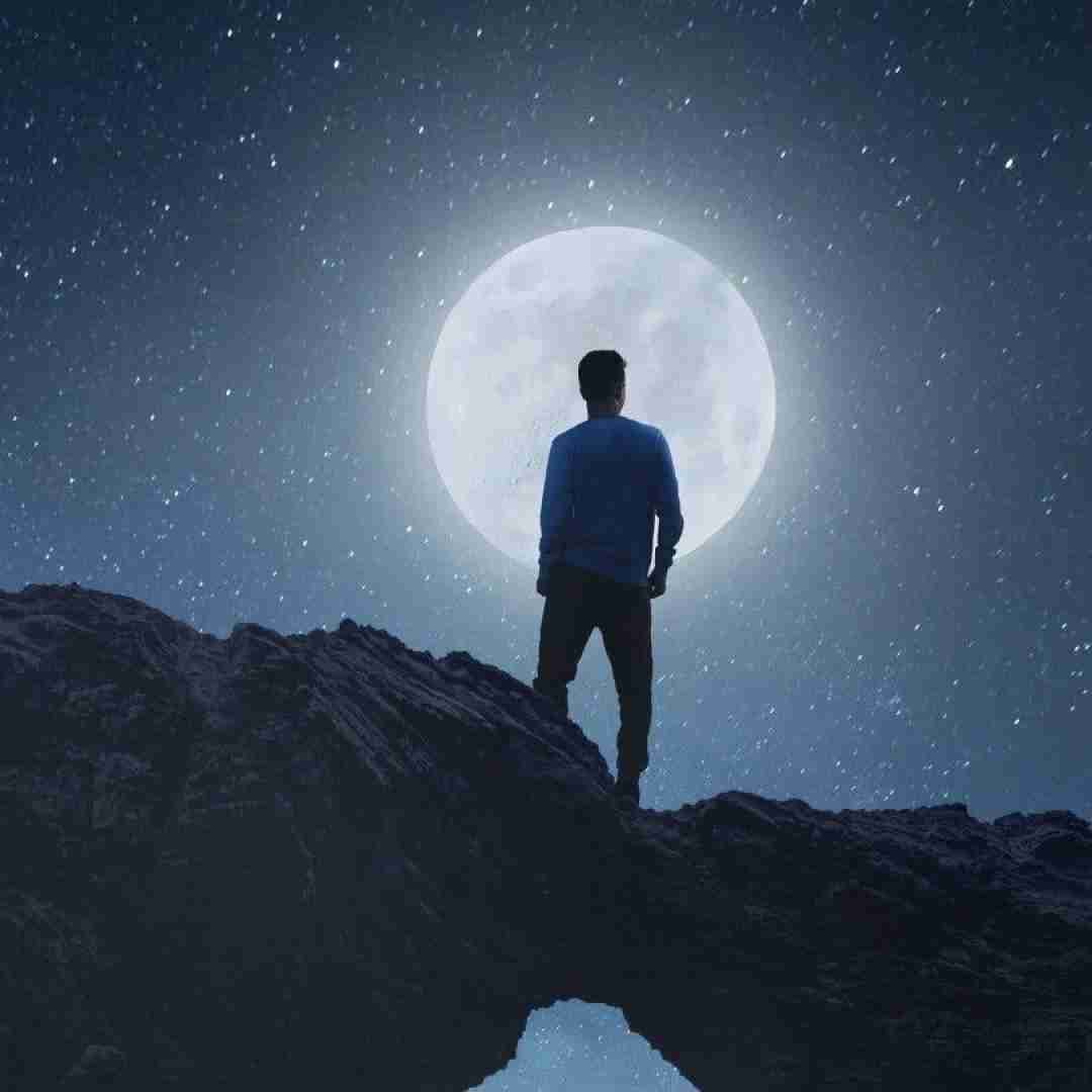  اون فکر میکنه داره راه منو میره هاهاها حسودیش شده