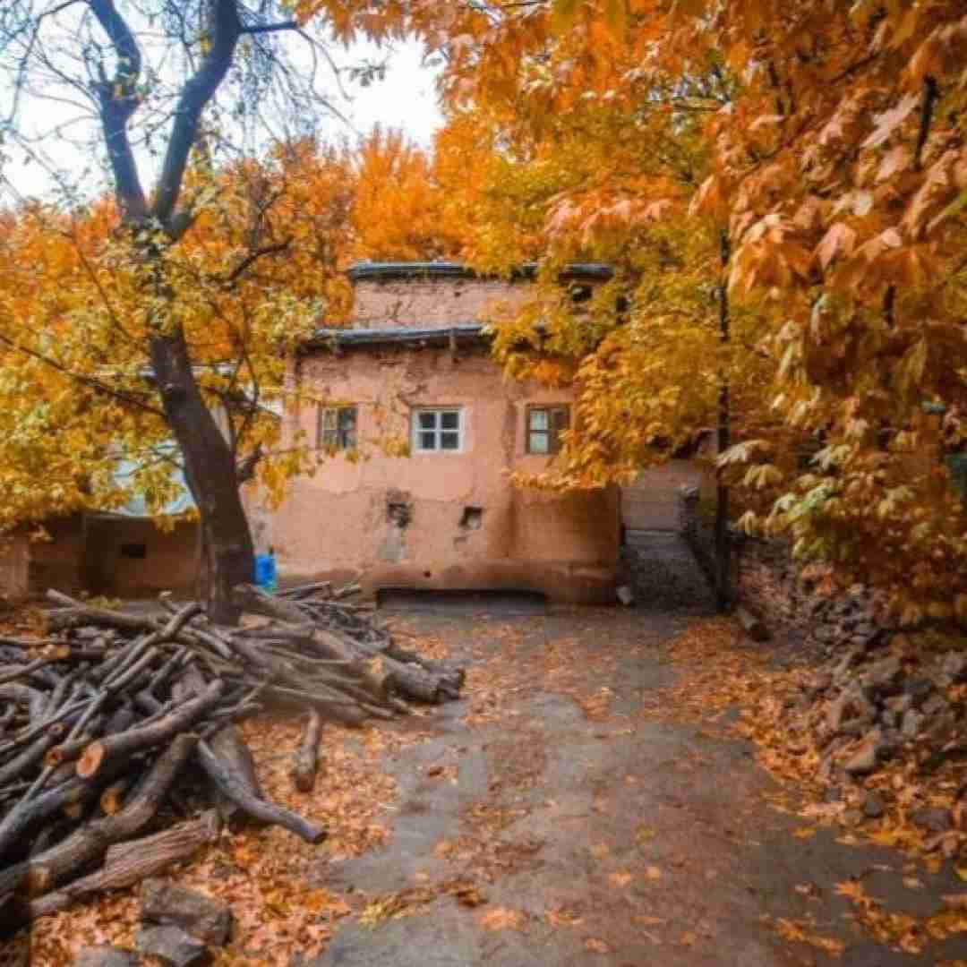  یه قطعه زمین هنوز هست مشتریم نداره