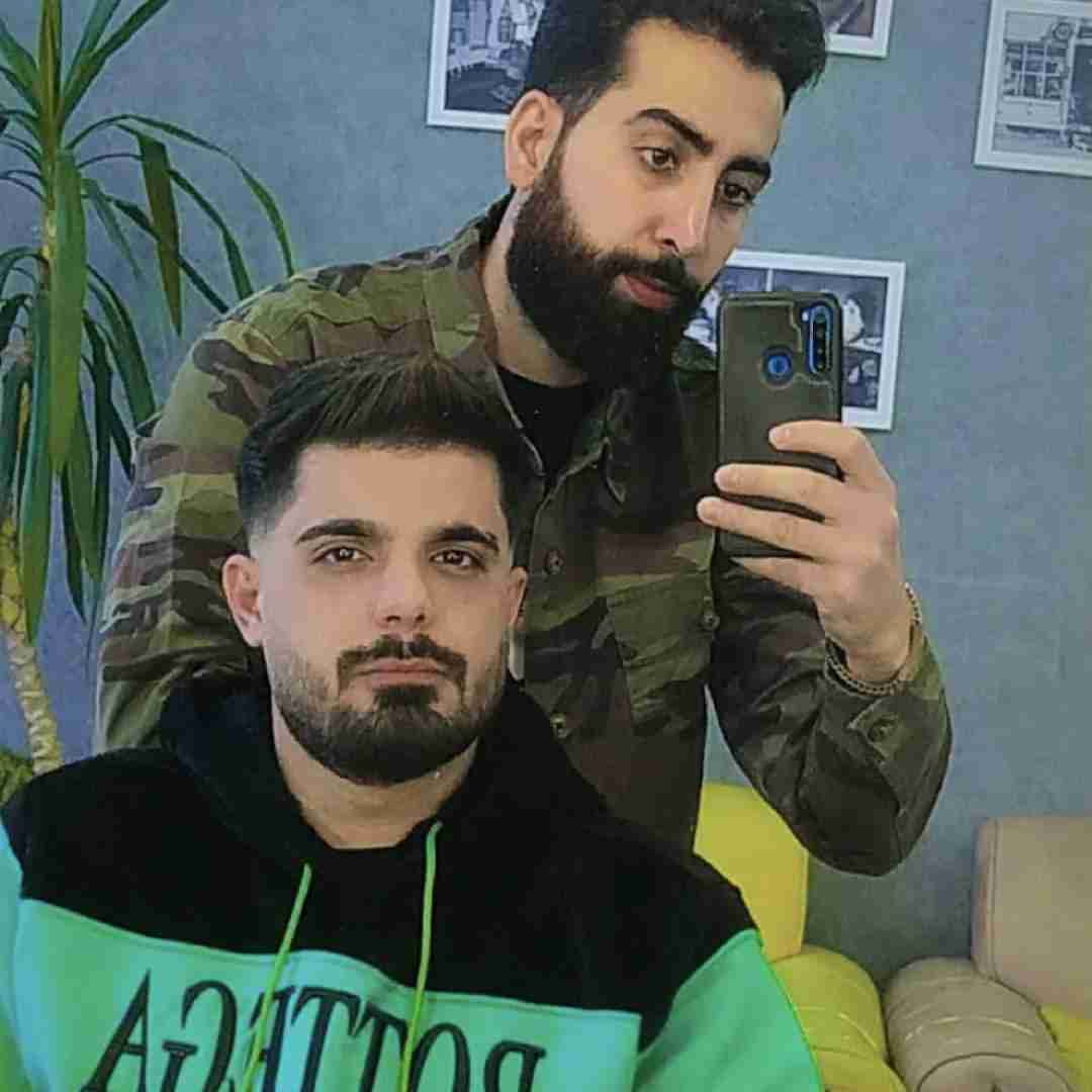 احسان رمضانی مگه تو چند نفری یه رو نواشی خالیه پشتم