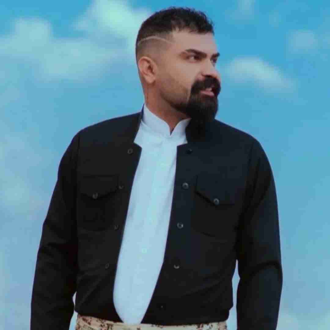 فرهاد جهانگیری یه اتاق تم تاریک وناو ای چهار دیواری