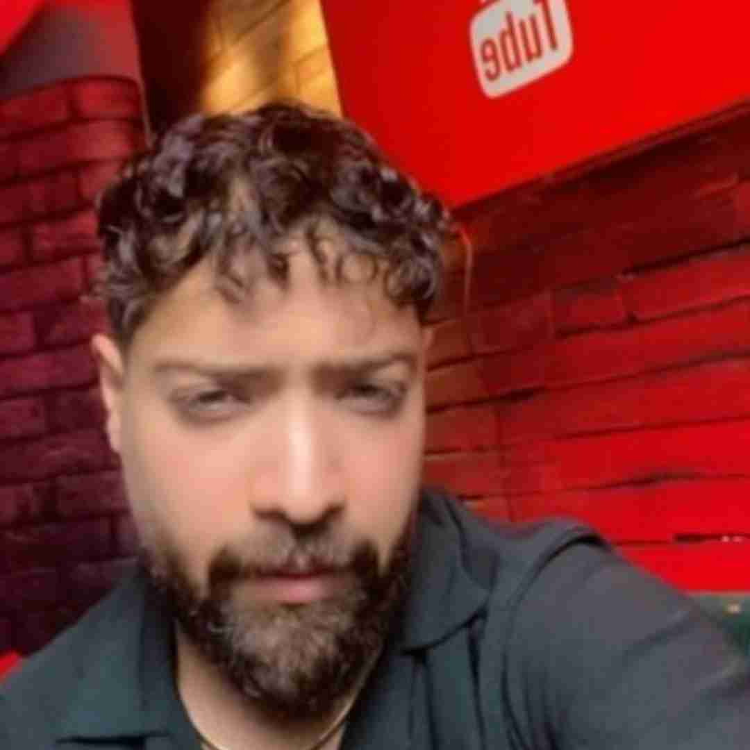 الیاد اومد گرفت دنیامو دستش پشت چشاشه یه ارتش