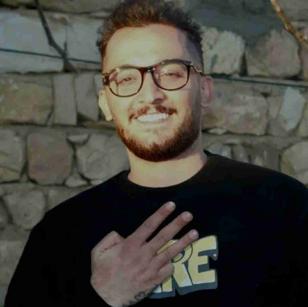 هومن آدینه بت
