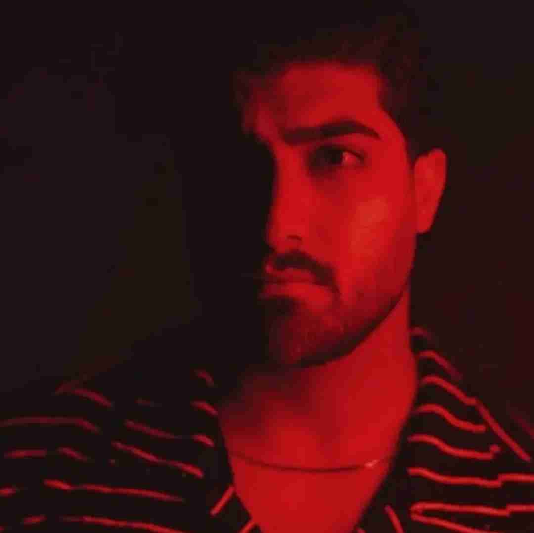 امیر لیام ای بساطه جمع کن سیگار و الکل