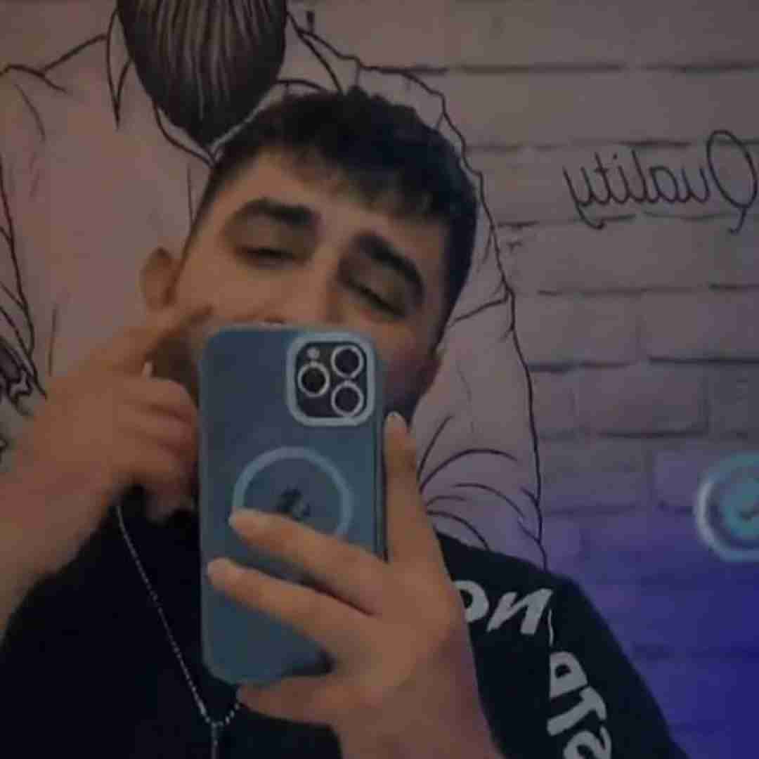 محمد امیری فرق داری با همه فرق داری