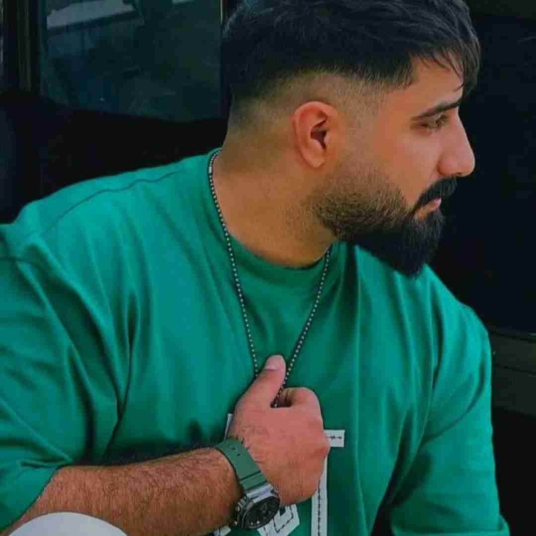 محمد امیری غمی دارم نمیخوابم بغلش تخت میخوابی