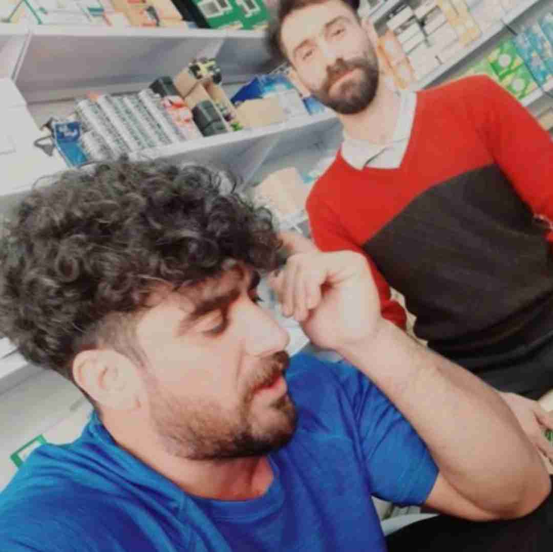 ادریس منصورزاده عی شانه به سر