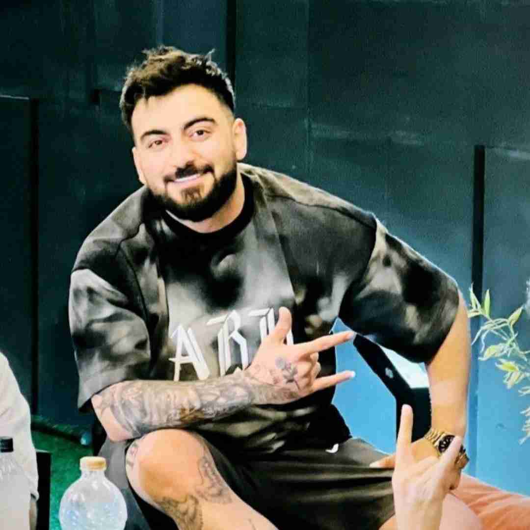 رامین تجنگی با همه فرق داری رو دست نداری