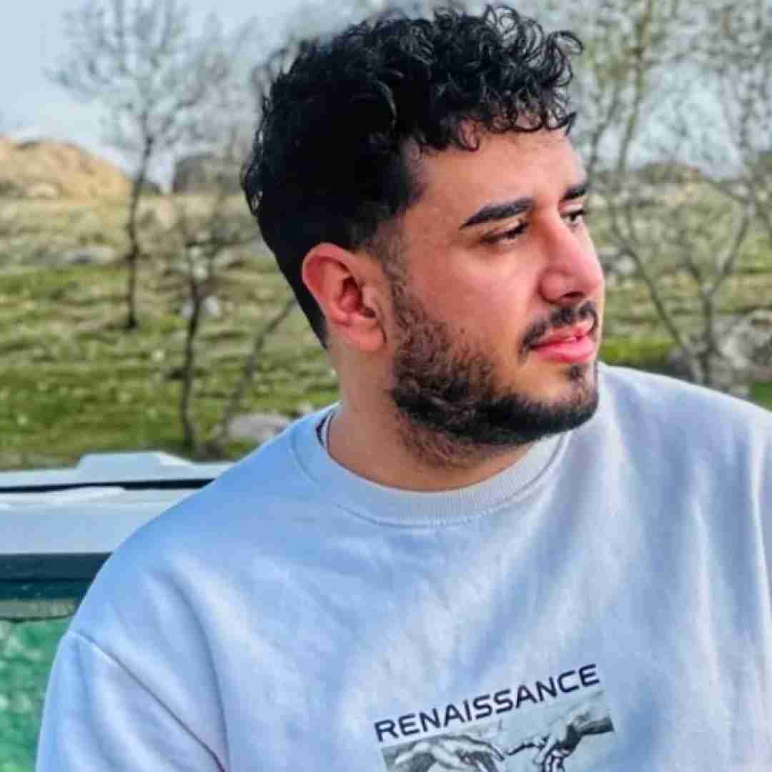 سینا پرهیز بگو کی شده همدردت اسم کی حکه رو گردنبندت