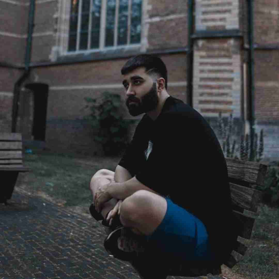علی یاسینی تو در و دیوار هرچی و پرت نمیکردم