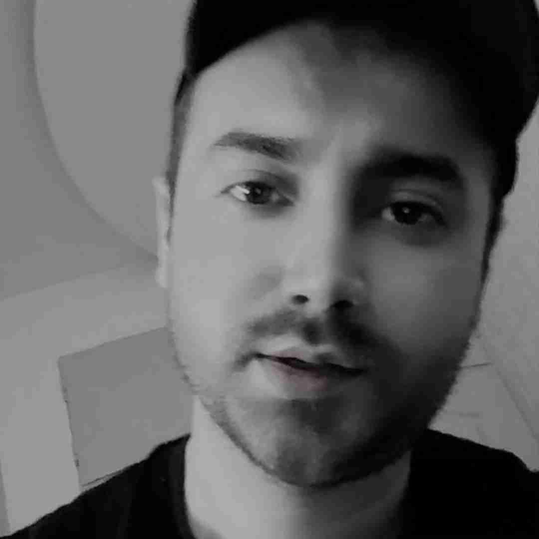 سامان جلیلی اسمم رو سینش بود ولی یادش نمیفتم