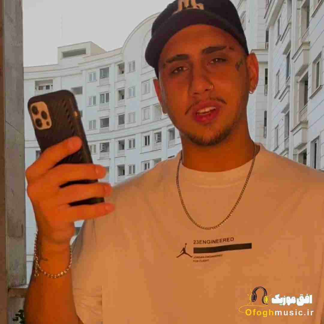 شایان یو میگیرم فاصله ازت تو همون دور بمونو