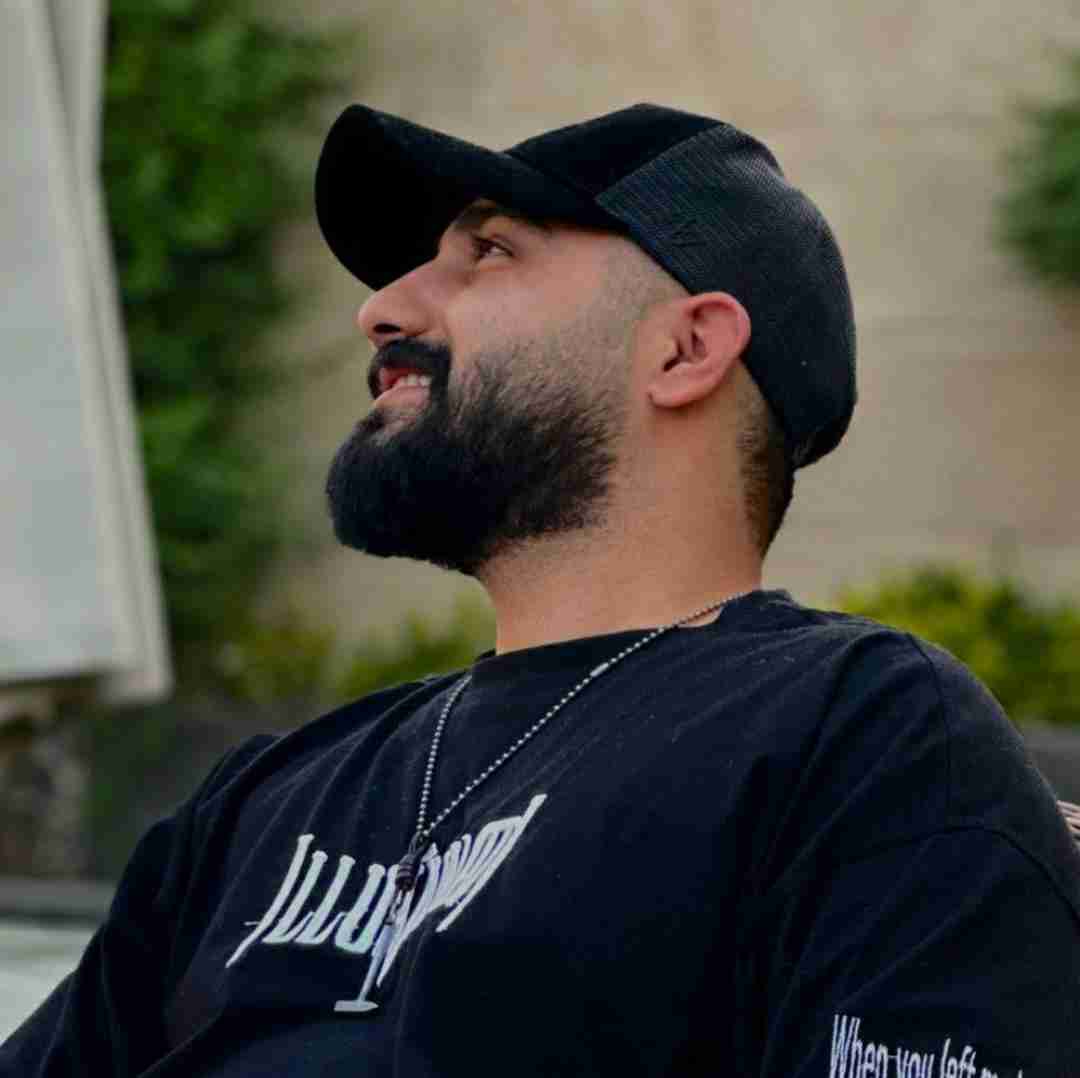 محمد امیری بشین جای نمیری اونی که باید بره منم