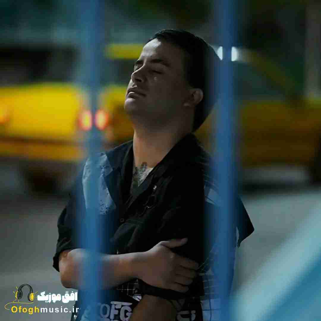 میلاد راستاد میزنه بارون من با حال داغون میزنم از خونه