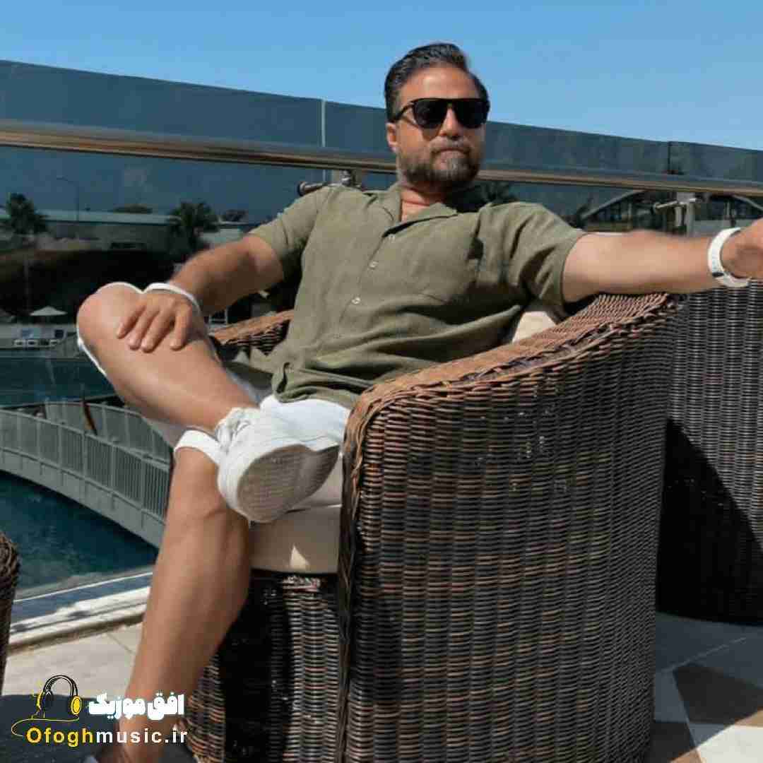 بابک جهانبخش وقتی که میخندی دلم به شور و حال میفته