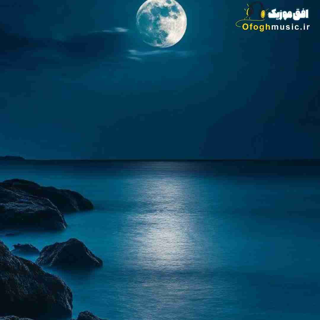  چقد عکساتو دیدم با دله پر چقده زجه میزدم پا تلفن