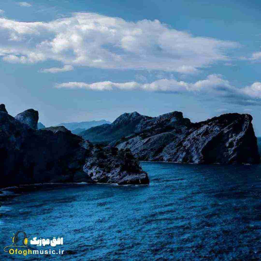  یه دستم کاپ یه دستم گرس (ترند اینستایی)