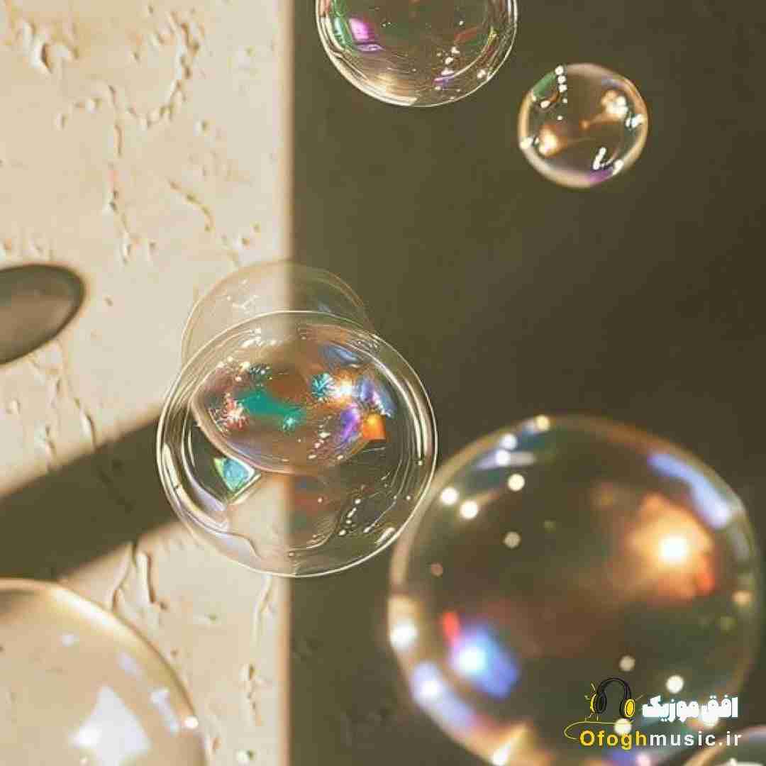 تو میرقصی منم آروم تو رو میگیرم تو میخندی