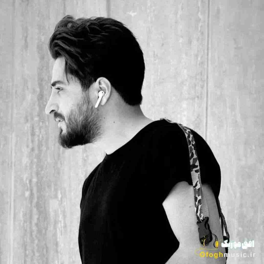 مجتبی دربیدی دوس دارم تاج طلا رو سر تو باشه