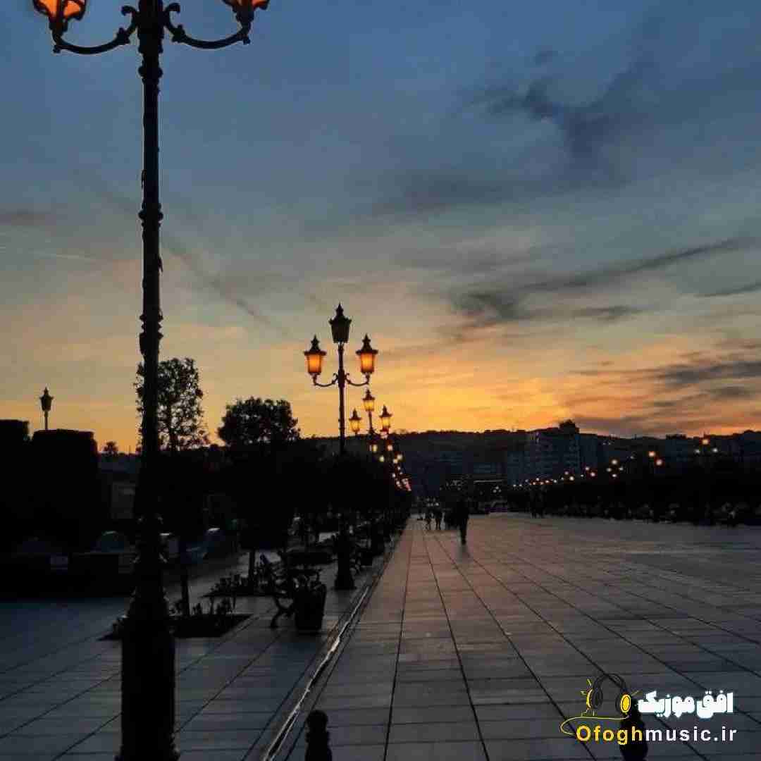  خدا بات حرف دارم قرصا تو دستامن بودم من عاشقت