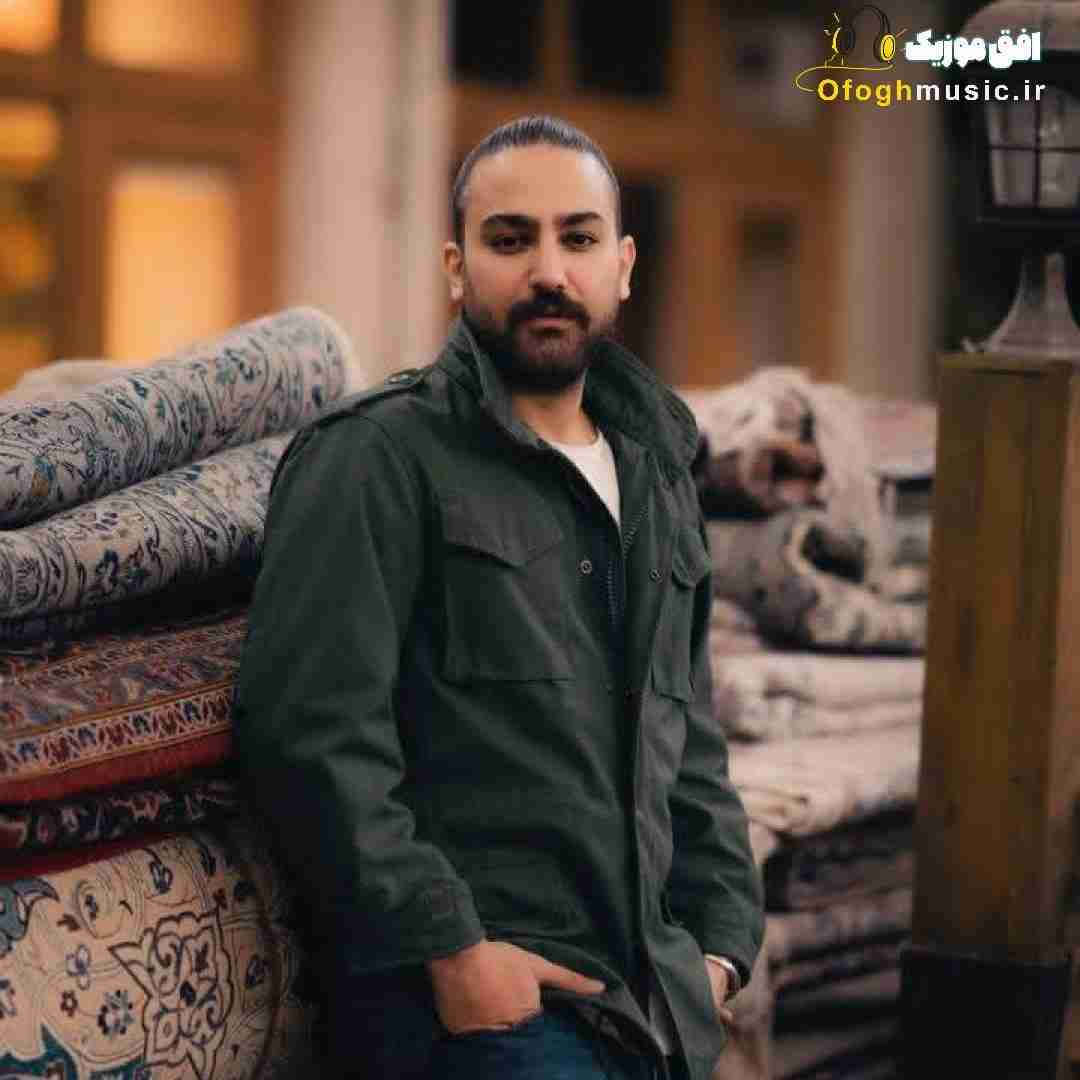 امیر عظیمی تنها