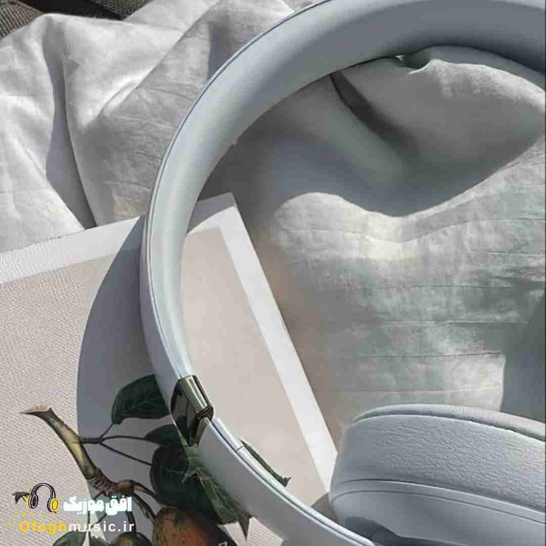حسودیم میشه به اون آیینه اتاقت همه میگن میشه