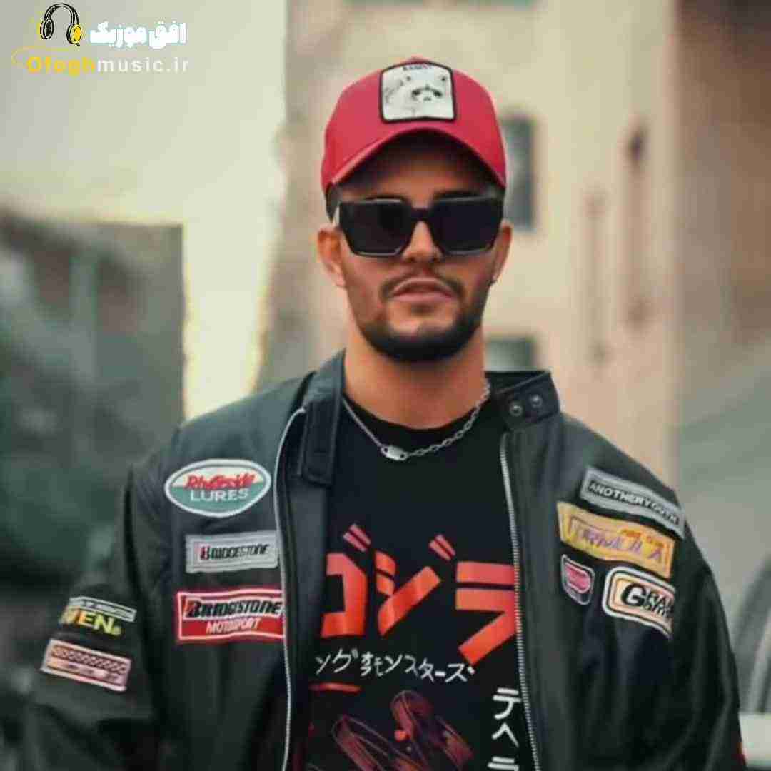 علی حسینی میبوسمت از دور